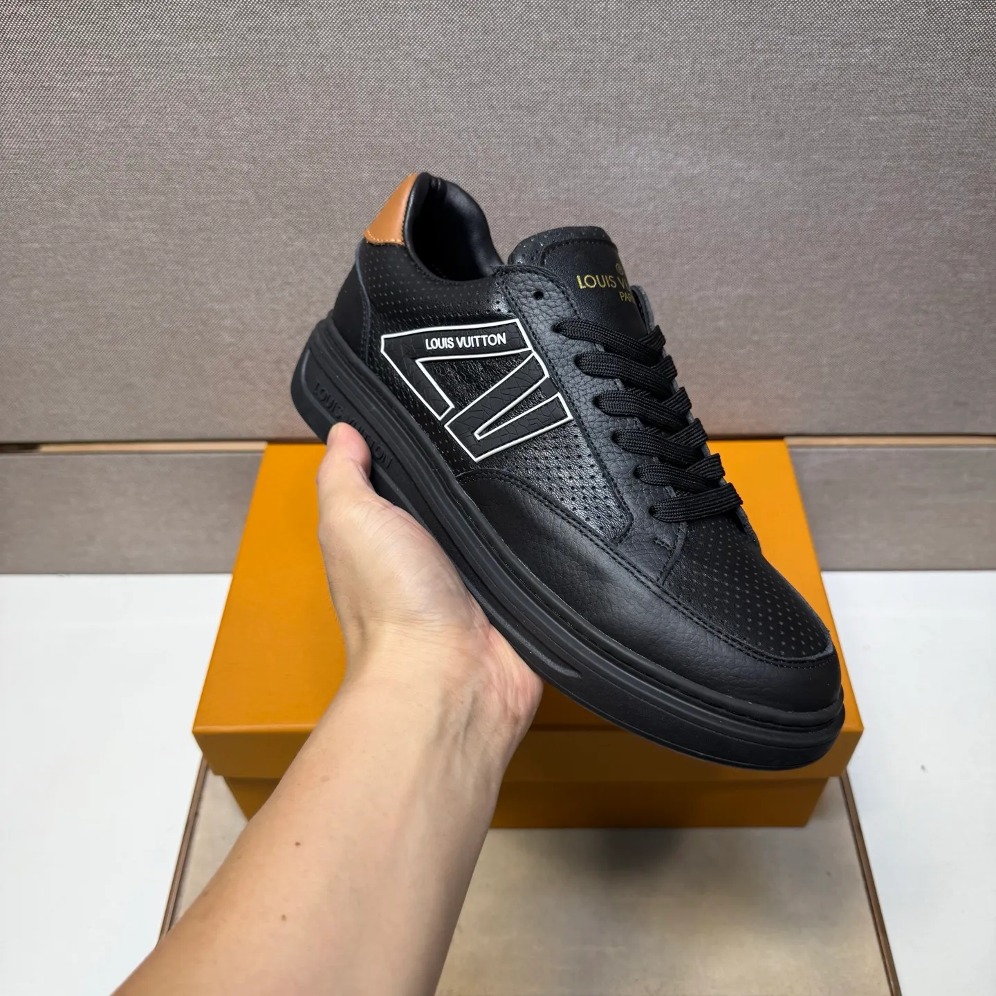 ⬛️Men's shoes 💰p420 [LV～] Men's casual shoes 2025z cabinet sales simultaneously 🔶Size: 38-44 #️⃣ 🔷6 colors🔜The upper is made of multi-material splicing ➕Genuine leather lining, comfortable and breathable, sole: original comfortable and wear-resistant outsole, ⚠️Real thing📱Photographed🎬The real thing is better📢📢📢